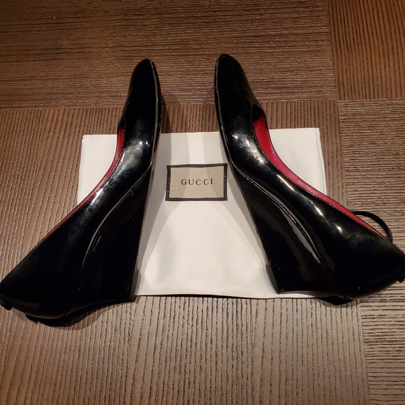 Gucci | Gold Monogram | Black Patent Wedge - Picture 3 of 9